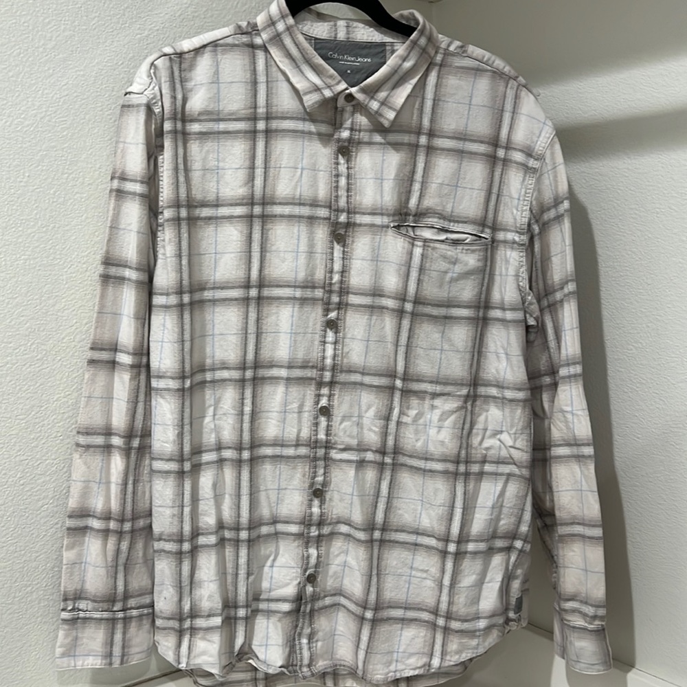 Men’s Calvin Klein flannel like shirt. Good condition, size XL. See images.